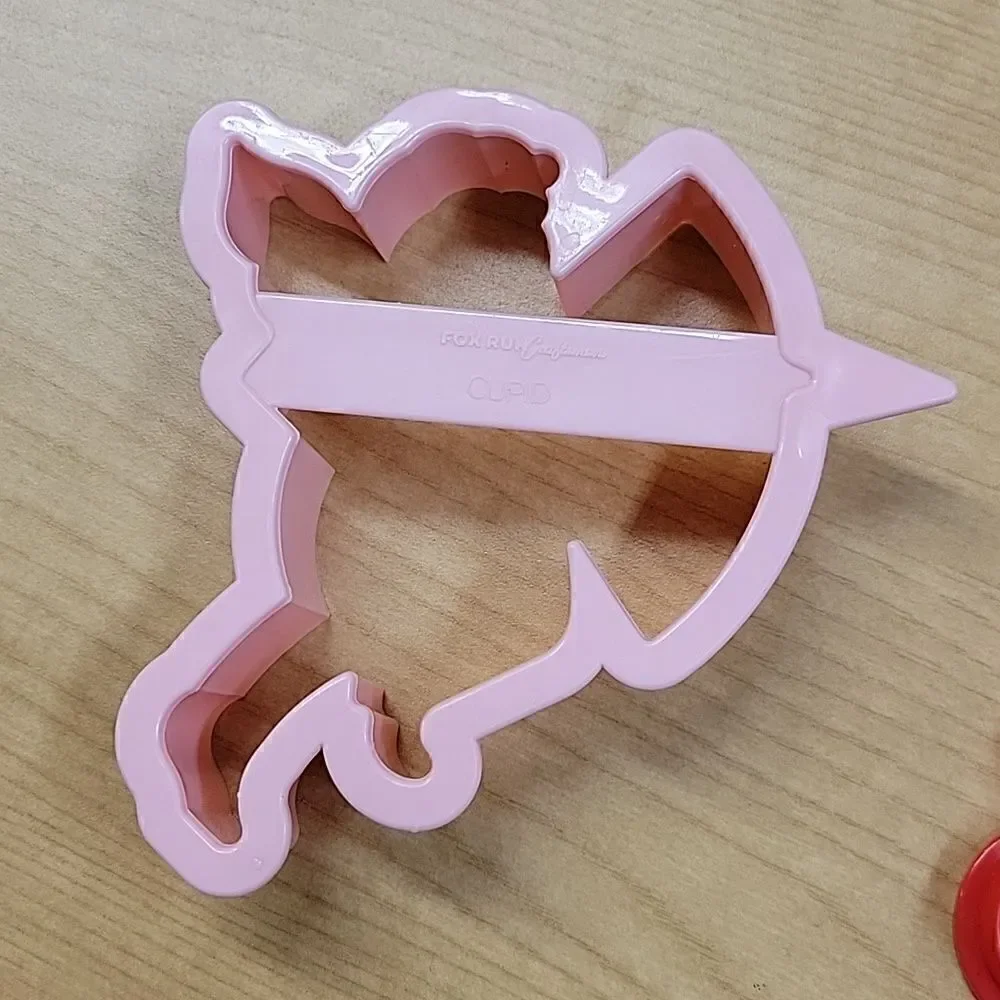 7 Wilton‎ & pamperd  chef Valentines Day cookie cutters